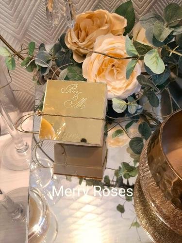 Μπομπονιέρα γάμου με χάραξη μονογραμμάτων και ημερομηνίας γάμου