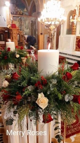 Λαμπάδες Γάμου με μπορντώ  και ιβουάρ λουλούδια και σύνθεση απο έλατο.