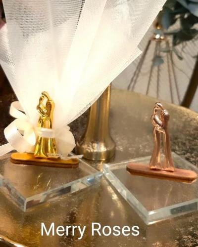 Luxury μπομπονιέρα γάμου Ζευγάρι σε γυάλινη βάση.